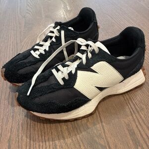 New balance women black sneaker size 8 authentic